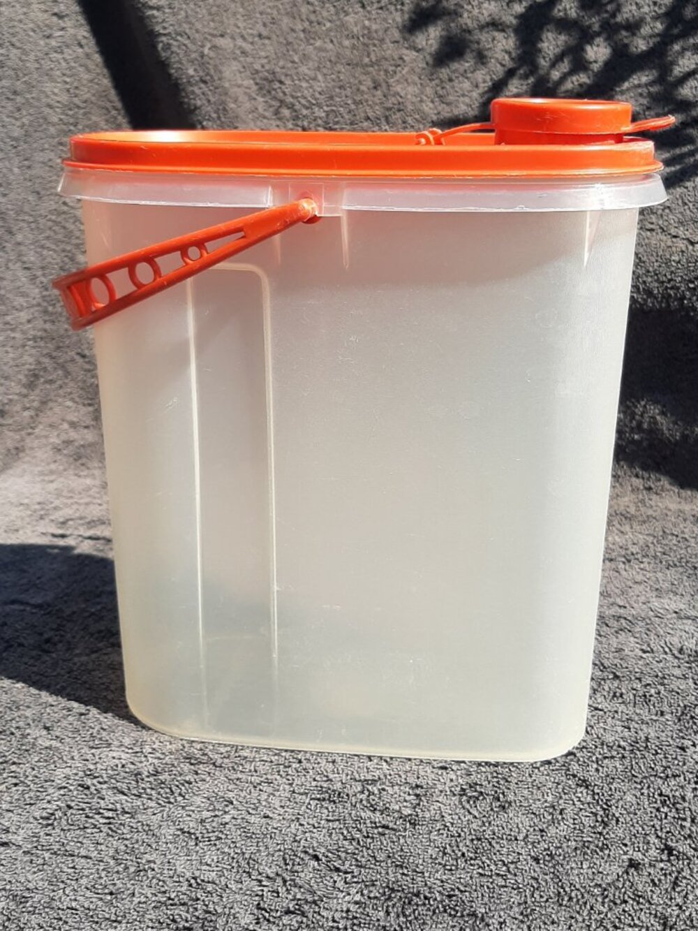 Tupperware Slim Pitcher Clear 2 Qt w/ Red Lid